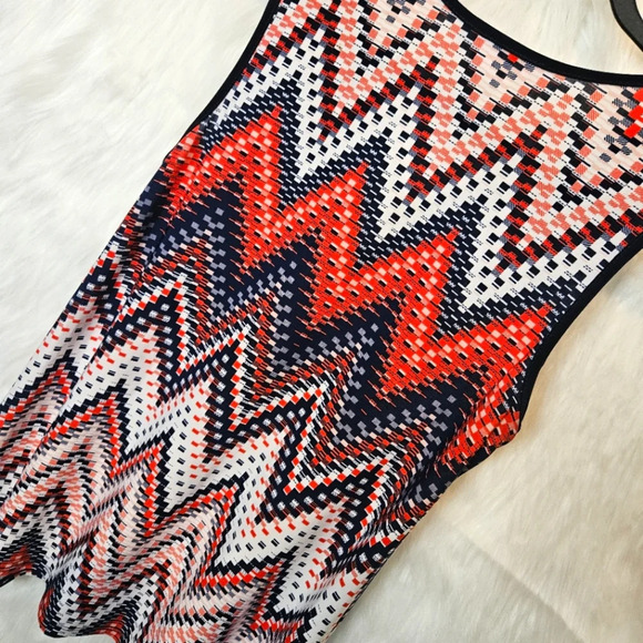 Agenda Petite Chevron Multicolor Keyhole Tank - Picture 2 of 5